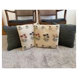 Throw pillows (4)
