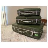 American Tourister 3 piece luggage set
