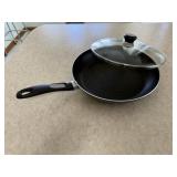 12' Wear Ever skillet with lid