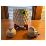 Planter, bird statues (2)