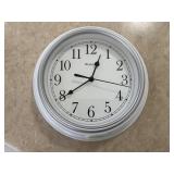 Battery operated wall clock