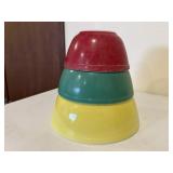 Pyrex stacking mixing bowls (3)