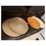 Woven chargers/round placemats (20)