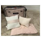 Full/Queen size comforter, pillows, shams