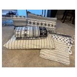 Holiday bedding set, comforter, pillows (2),