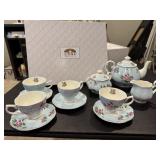 Tea set, teapot, cups, saucers, cream & sugar