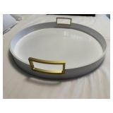 Round serving tray