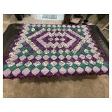 Violet tie quilt w/scalloped edges