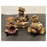 Teddy bear figurines (3)