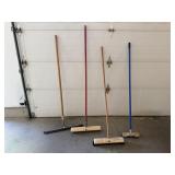Push brooms, floor squeegee