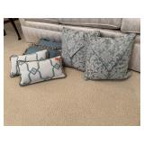 Throw pillows (6)