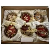 Set of 6 collectible ornaments