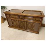 Magnavox vintage stereo cabinet, turn table,