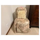 Sitting chair, throw pillow
