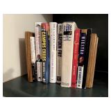 Hawkeye I-Club wooden bookends, books included