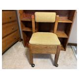 Rolling storage chair