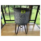 Embossed metal hairpin leg planter