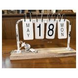 Desk calendar