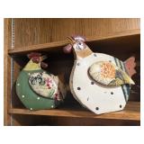 Metal decorative chickens (2)