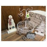 Winter Wonderland sign, snowman, holiday