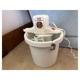 Electric ice cream maker