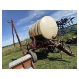 Field sprayer with boom arms