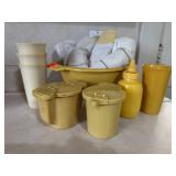 Colander, tumblers, kitchen linens