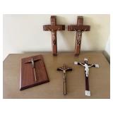 Religious lot, crucifix wall hangings (4)