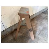 2' wooden step ladder