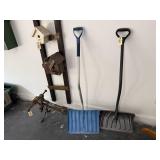 Snow shovels (2)