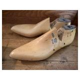 Wooden shoe forms