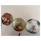Floral decorative plates (3), hangers included