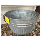 Galvanized ribbed round wash tub