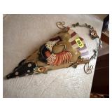 Metal chicken wall pocket