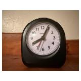 Travel alarm clock