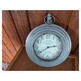 Battery operated wall clock