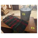 Lunch pail, holiday cloth napkins (4)