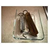 Glass dish, hanging scales (2)