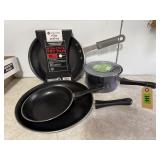 Mixed lot of cookware