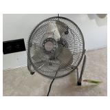 Home Trends chrome desk fan