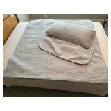 Chezmoi king size quilted coverlet, pillow shams