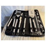 Grilling utensil set