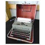 working Royal typewriter in case
