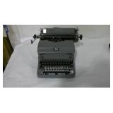 Vtg Royal typewriter