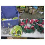 tote/lid with Christmas wreathes, lights