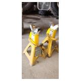 2 yellow jackstands