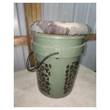 swivel top bucket seat