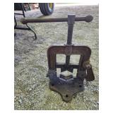 large Armstrong pipe vise