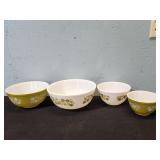 Pyrex Crazy Daisy bowls