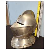 suit of armor helmet (metal)